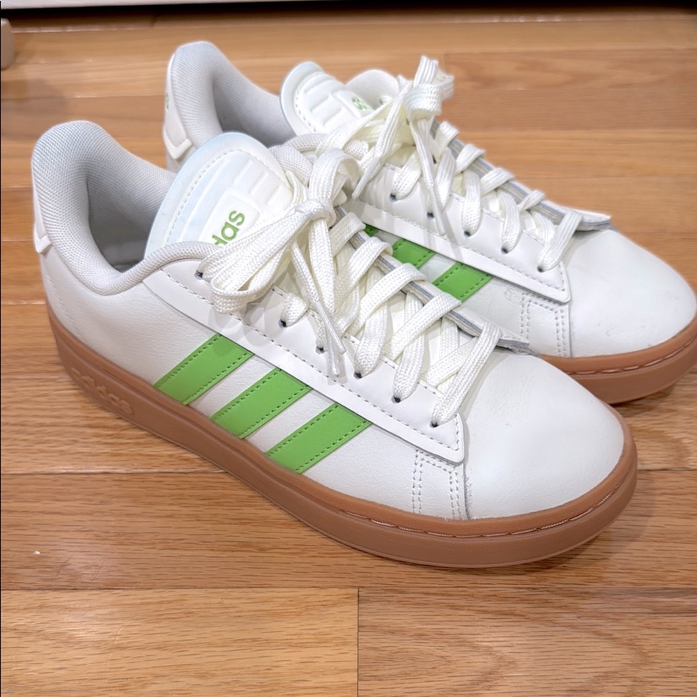 Adidas Sneakers